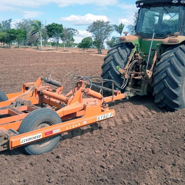 Descompactador de solo com sensor instalado